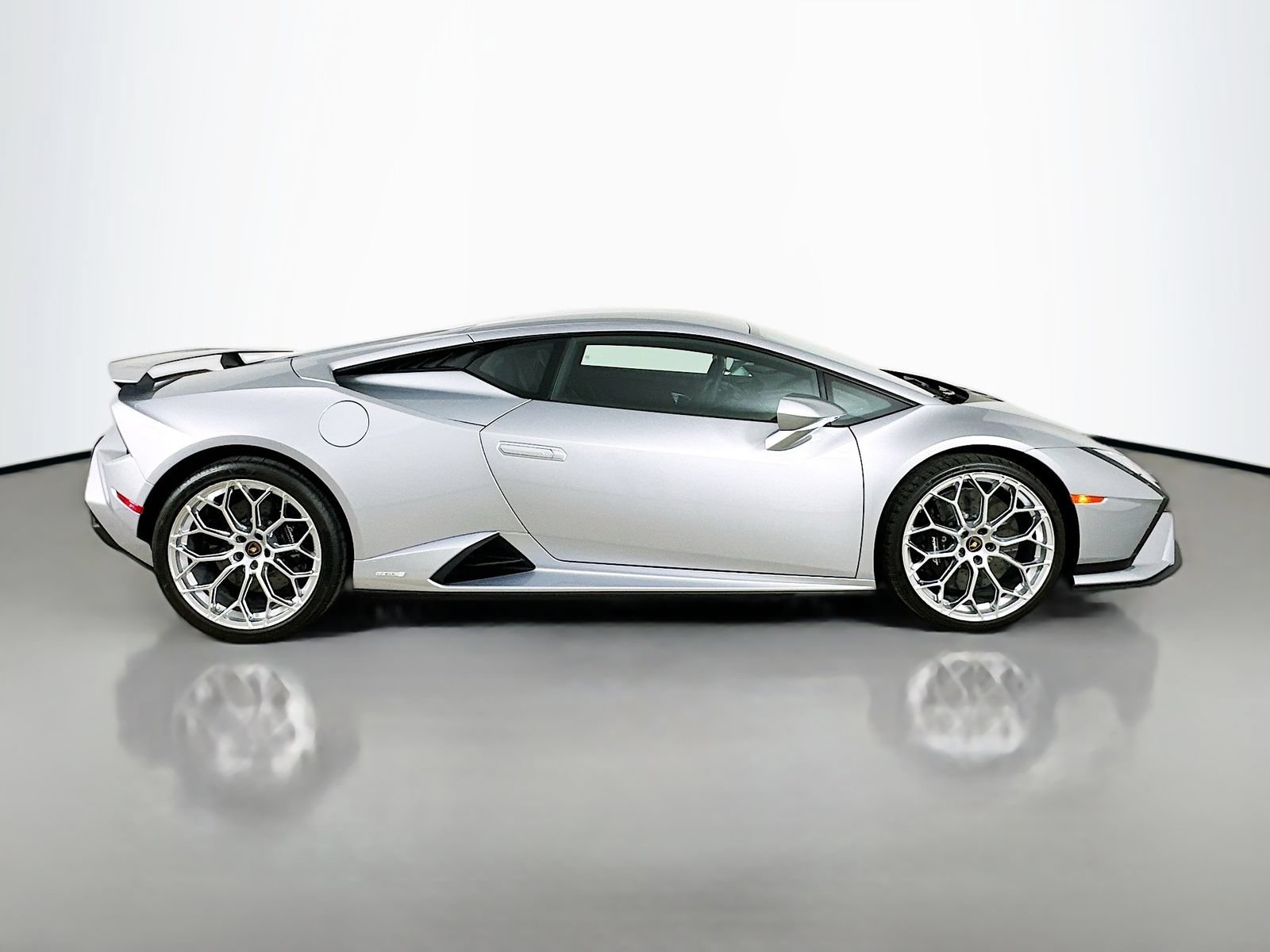 Used 2024 Lamborghini Huracan Tecnica RWD image 4
