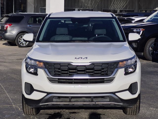 Used 2023 Kia Seltos LX image 2