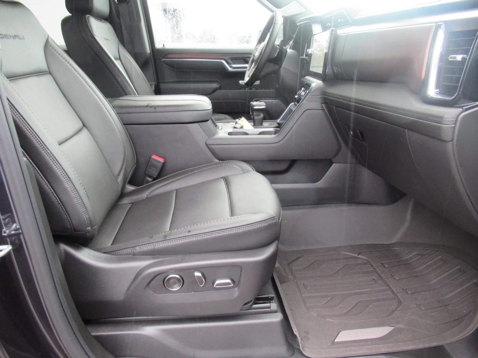 Used 2025 GMC Sierra 1500 Denali w/ Denali Reserve Package AWD/4WD image 10