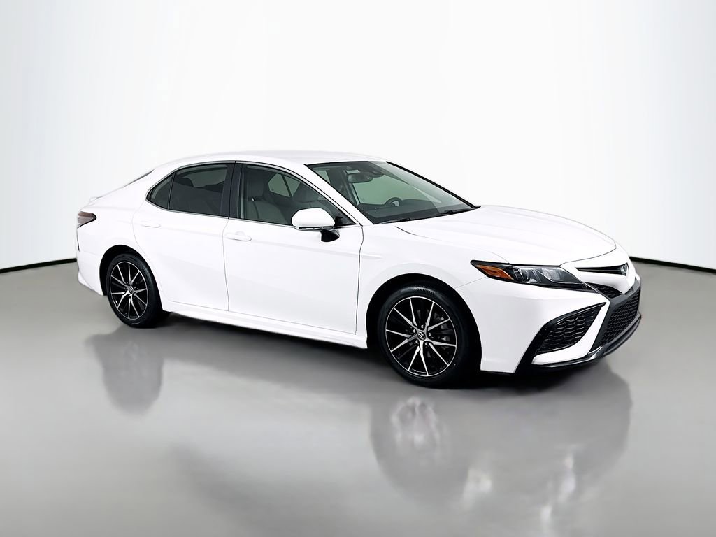 Used 2023 Toyota Camry SE w/ Convenience Package image 3