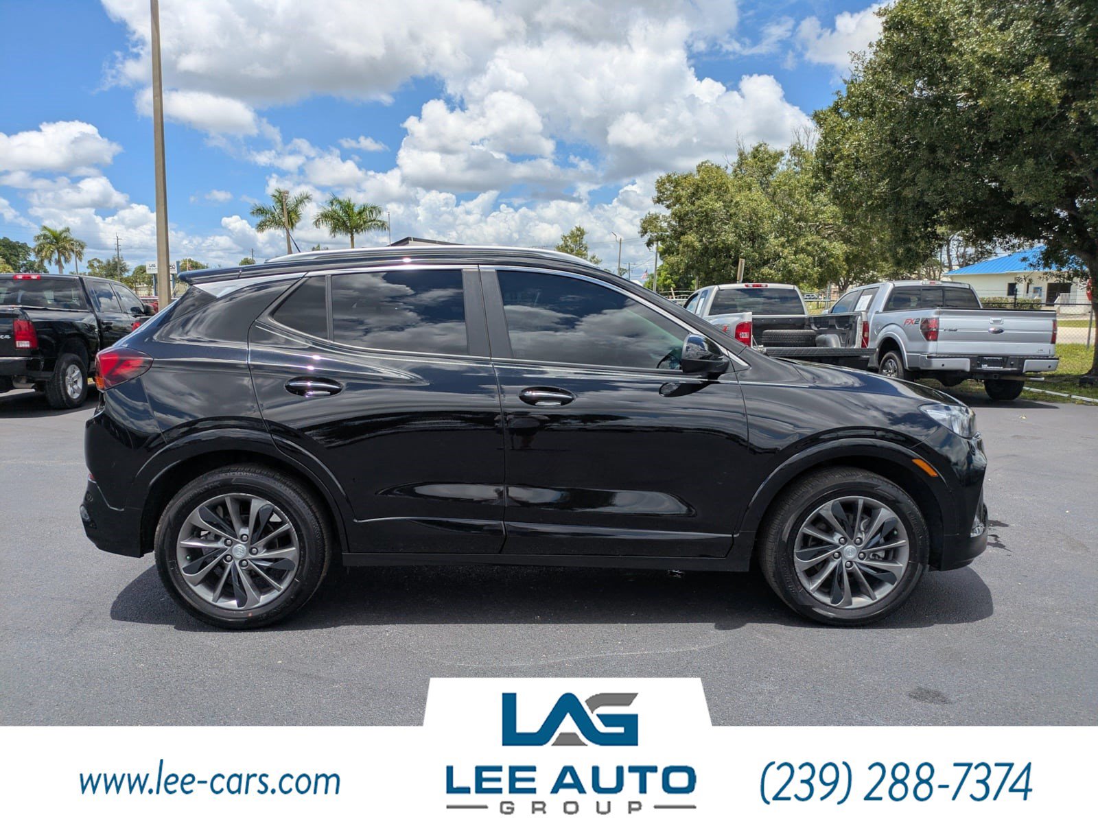 Used 2023 Buick Encore GX Select w/ Sport Touring Package FWD image 2