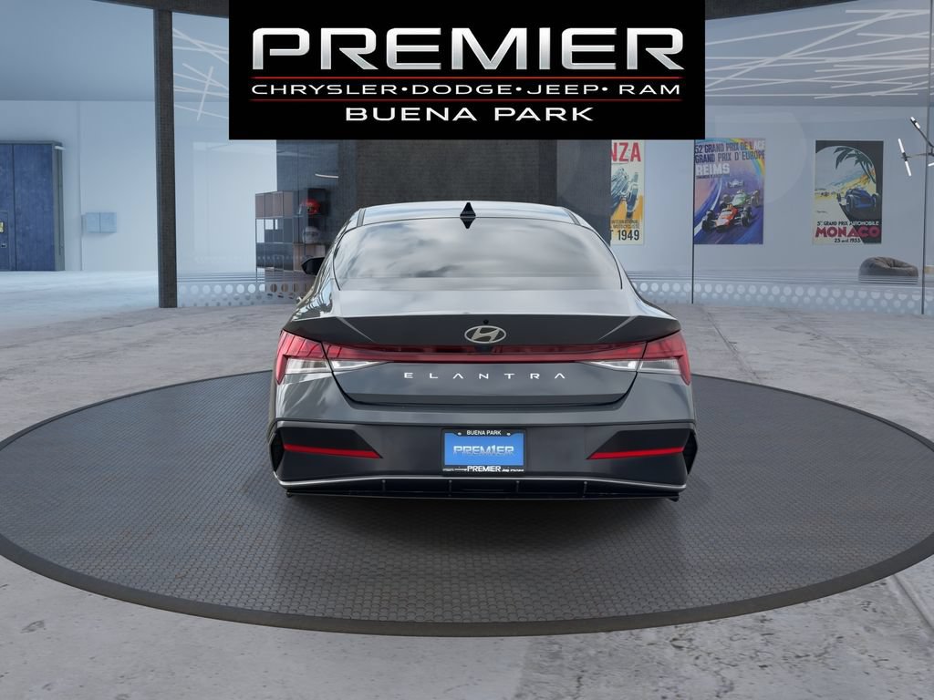 Used 2024 Hyundai Elantra SEL w/ Convenience Package FWD image 7