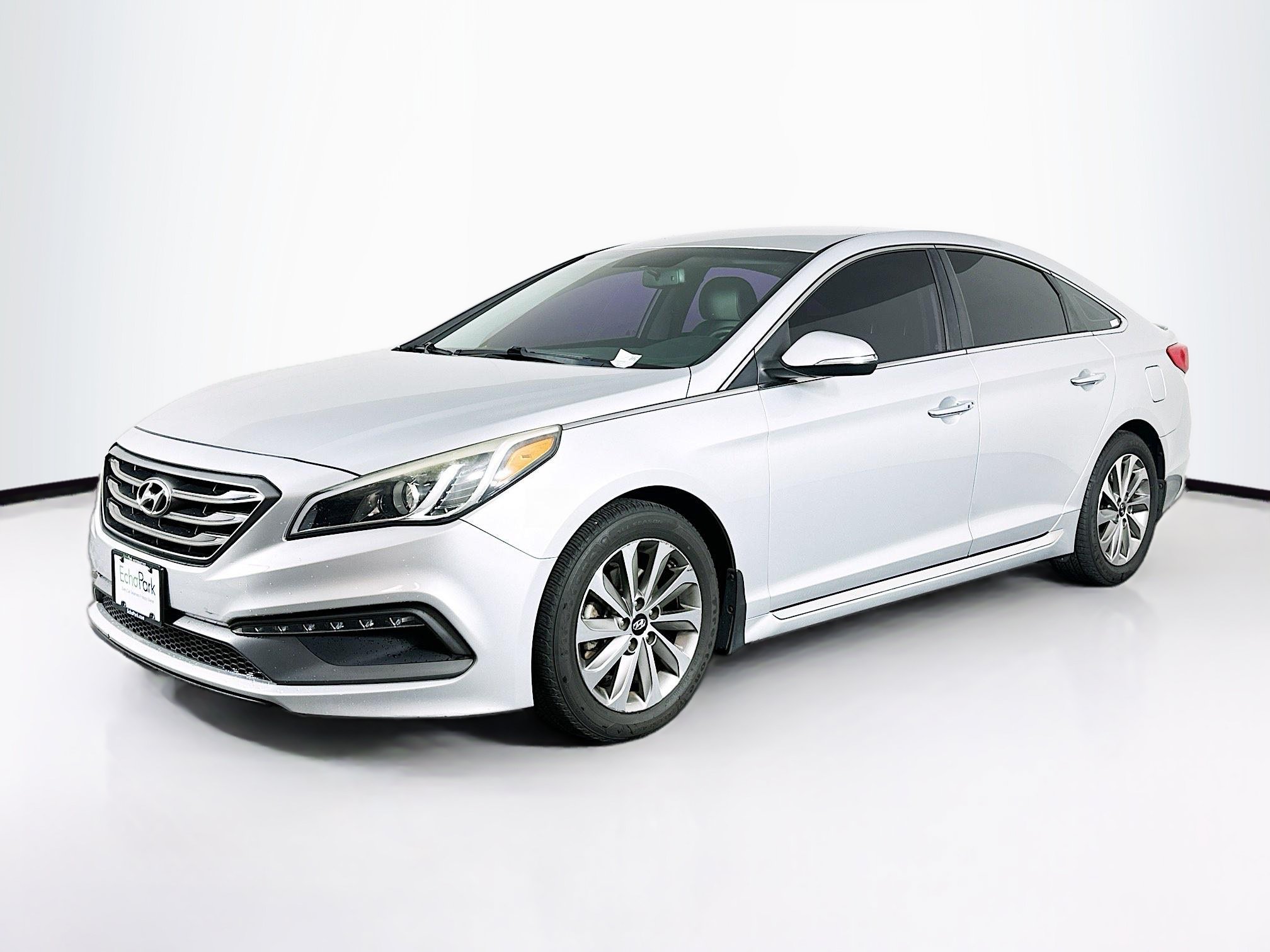 Used 2015 Hyundai Sonata Sport w/ Option Group 04 FWD image 3