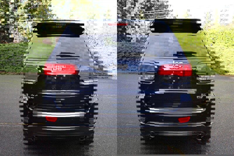 Used 2018 Jeep Grand Cherokee Limited image 12