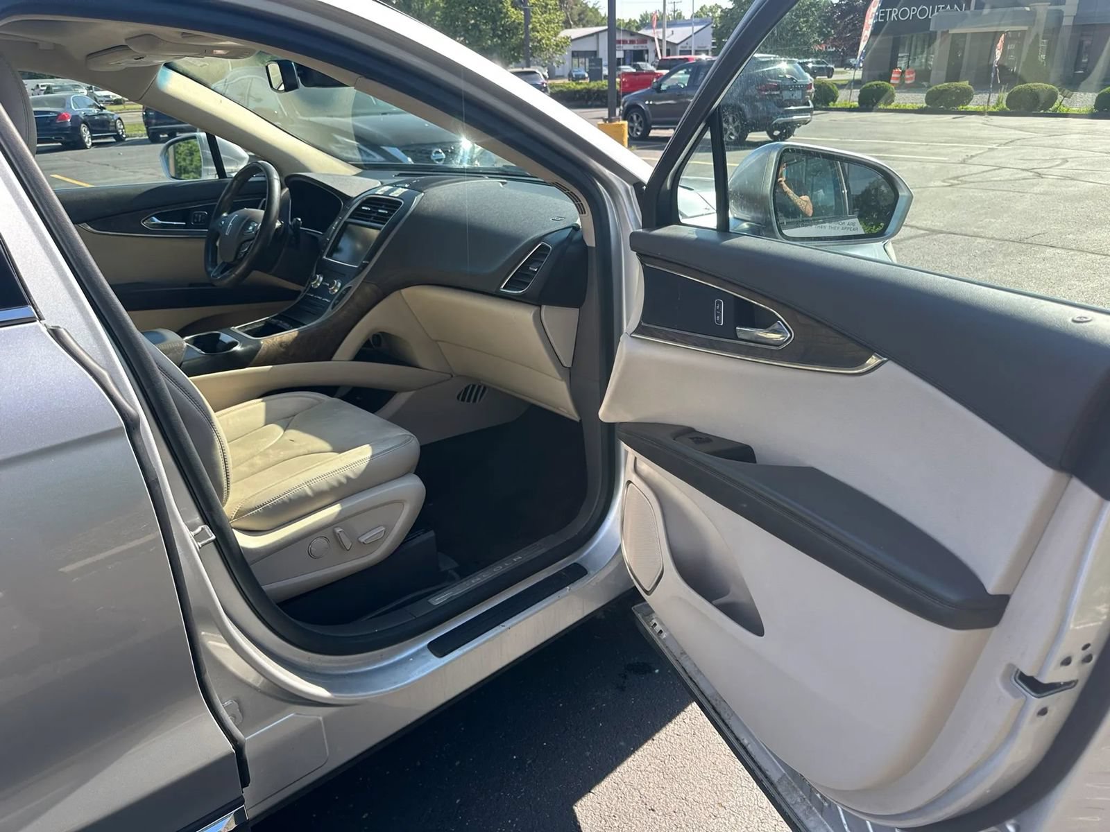 Used 2016 Lincoln MKX Reserve w/ Climate Package AWD/4WD image 14