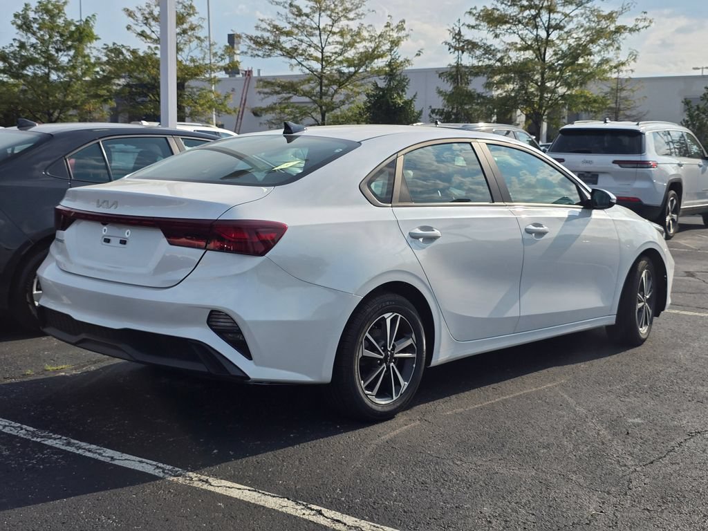 Used 2024 Kia Forte LXS w/ LXS Technology Package FWD image 7