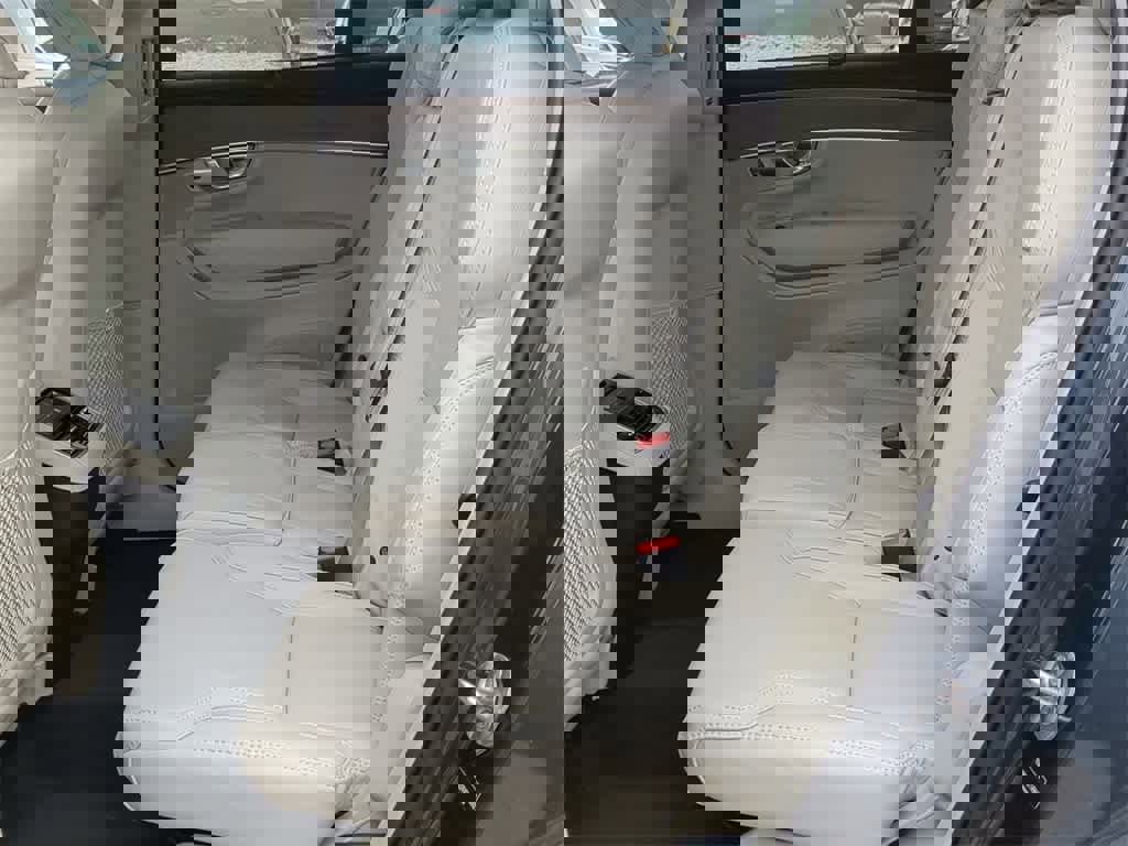 New 2026 Volvo XC90 B6 Ultra w/ Protection Package image 20