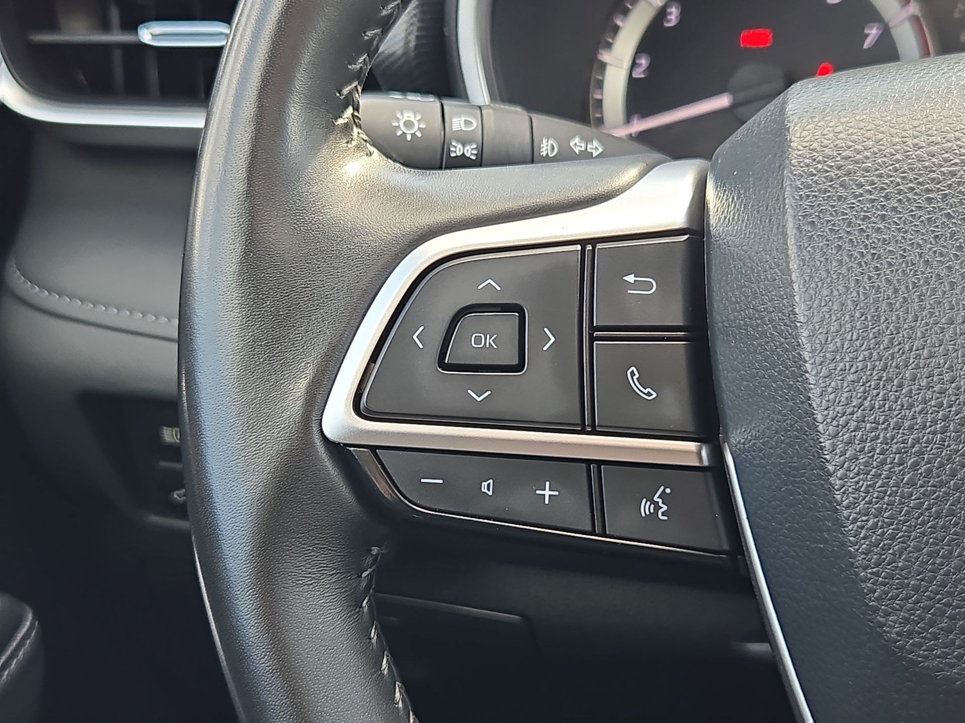 Used 2024 Toyota Highlander XSE FWD image 18