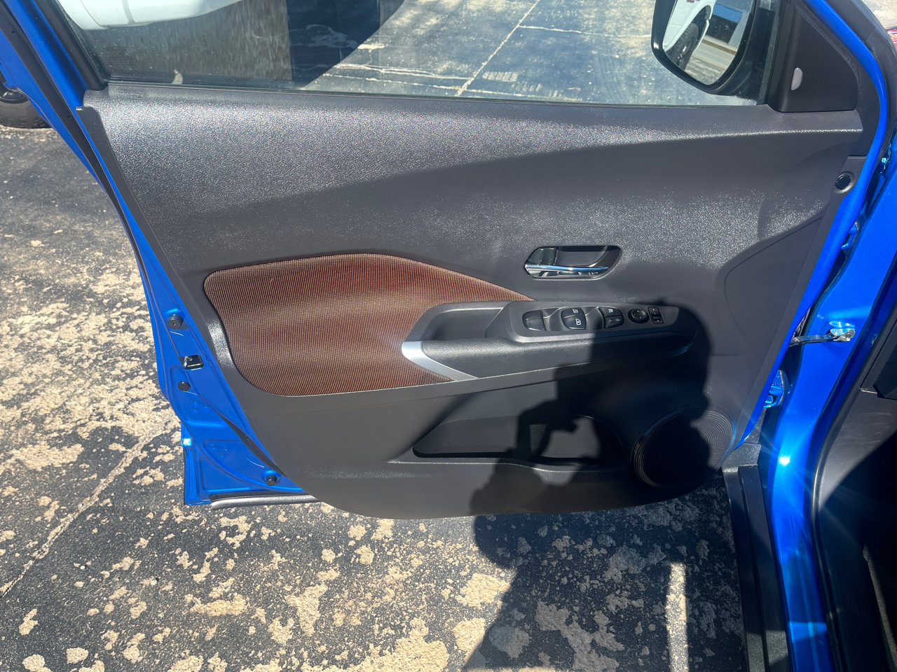 Used 2023 Nissan Kicks SR image 9