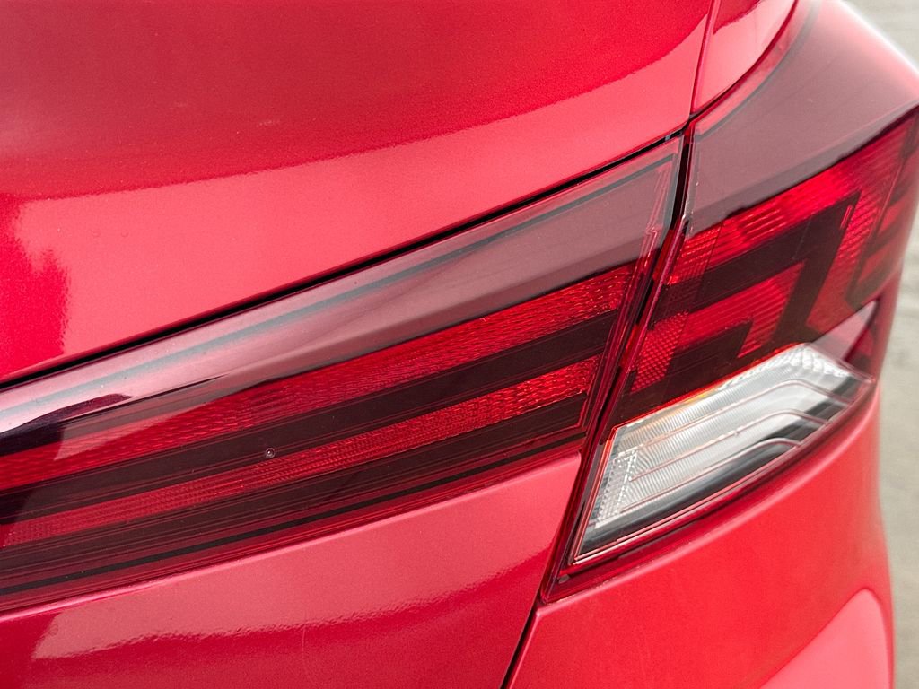 Used 2020 Hyundai Elantra SE w/ Winter Weather Package image 30