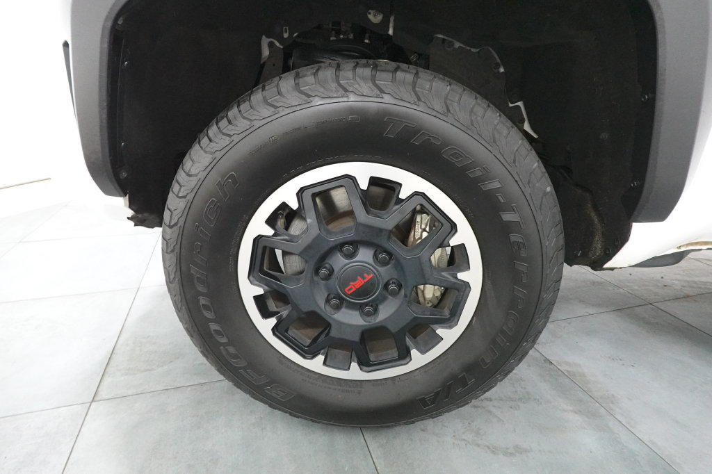 Used 2024 Toyota Tacoma TRD Off-Road AWD/4WD image 32