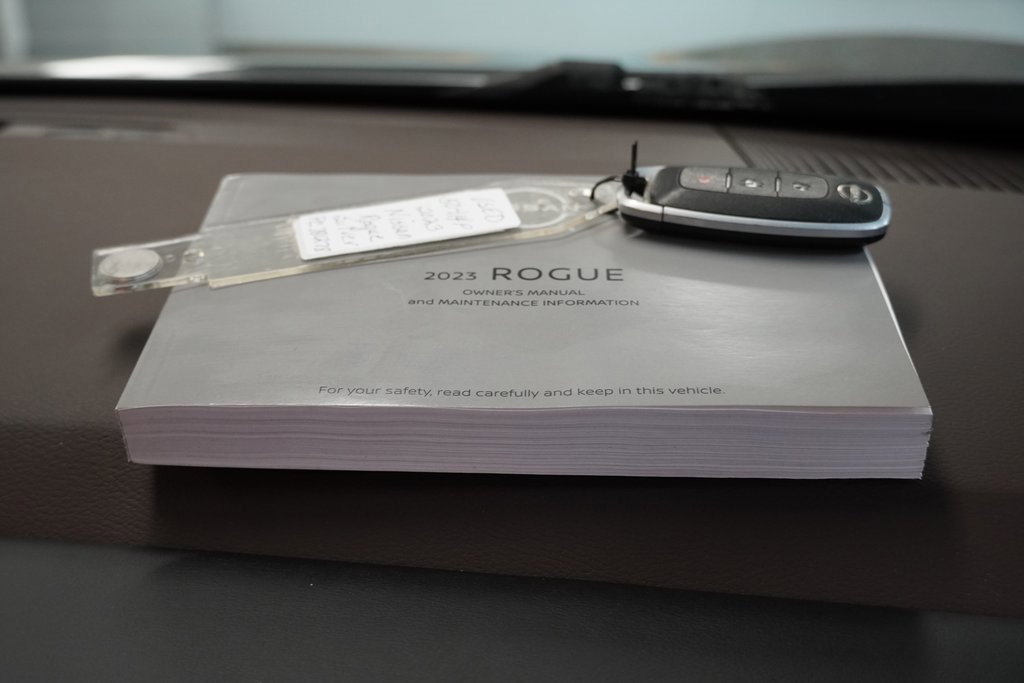 Used 2023 Nissan Rogue S image 35