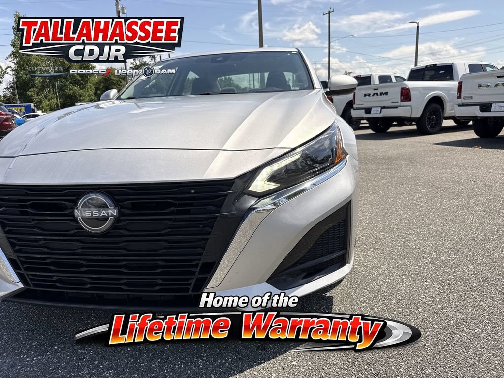 Used 2023 Nissan Altima 2.5 SV FWD image 11