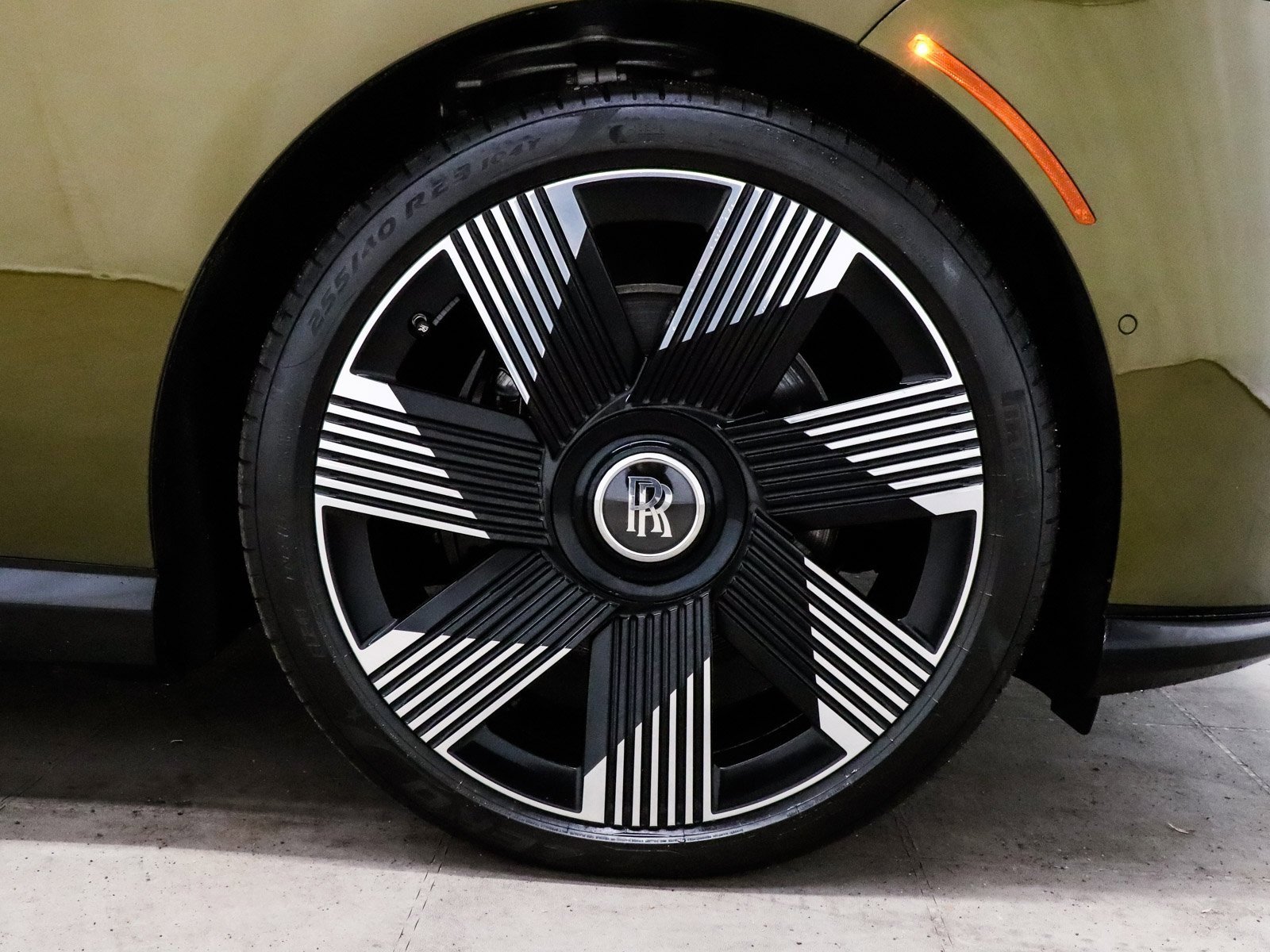 Used 2024 Rolls-Royce Spectre w/ Spectre Launch Package image 12