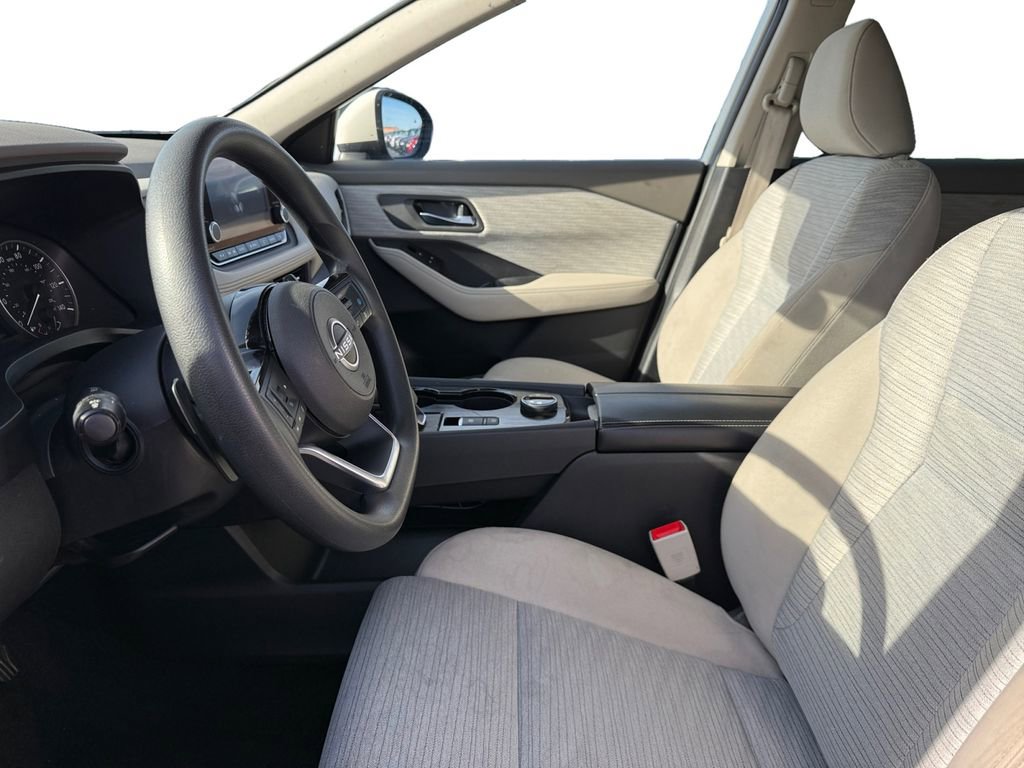 Used 2023 Nissan Rogue SV image 9