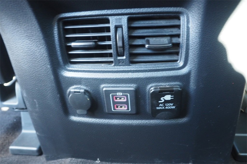 Used 2023 Nissan Titan SV w/ SV Convenience Package image 19