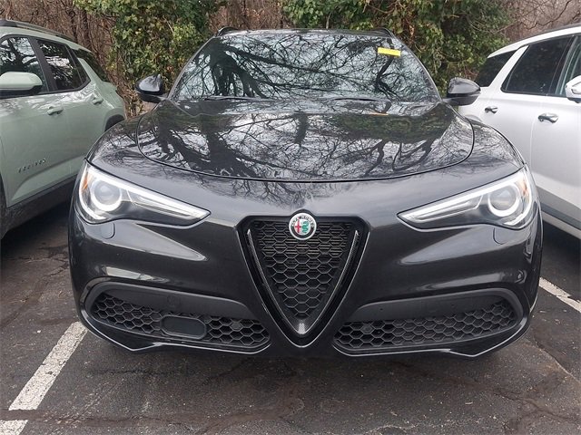 Used 2022 Alfa Romeo Stelvio Ti image 2