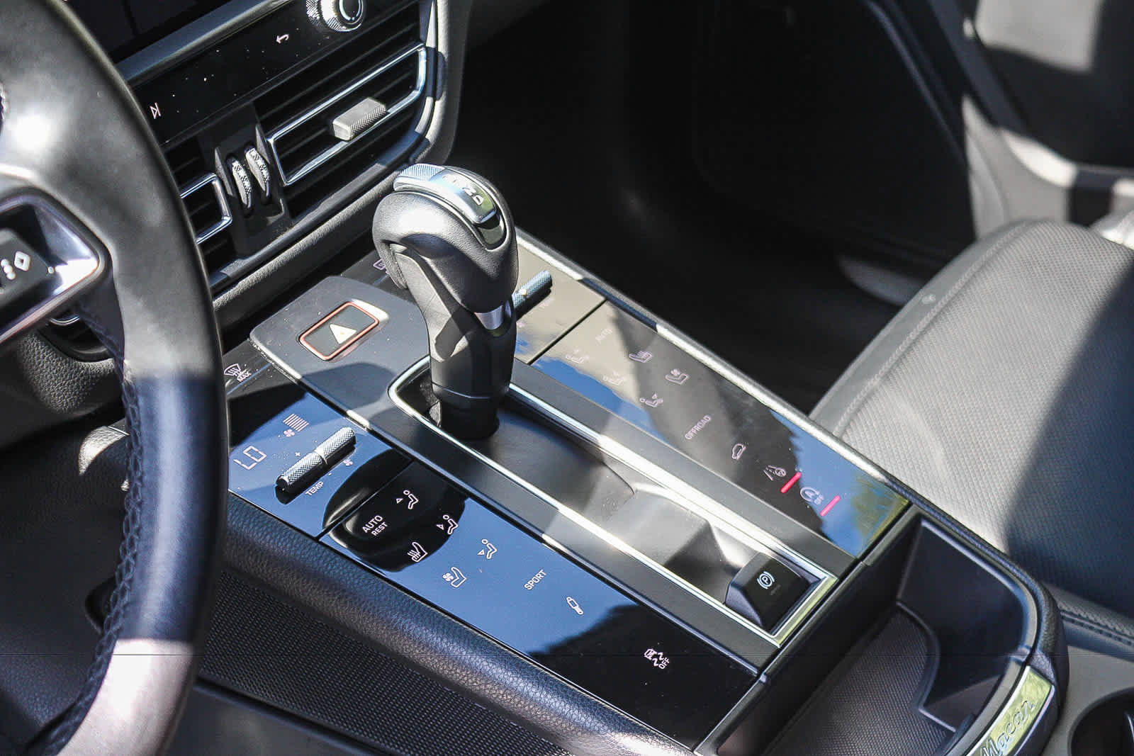 Used 2024 Porsche Macan S AWD/4WD image 16