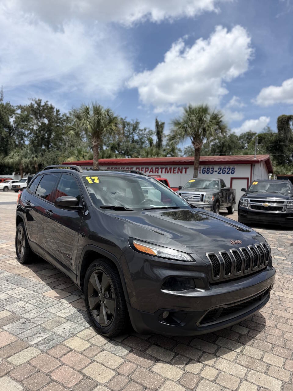 Used 2017 Jeep Cherokee 75th Anniversary FWD image 2