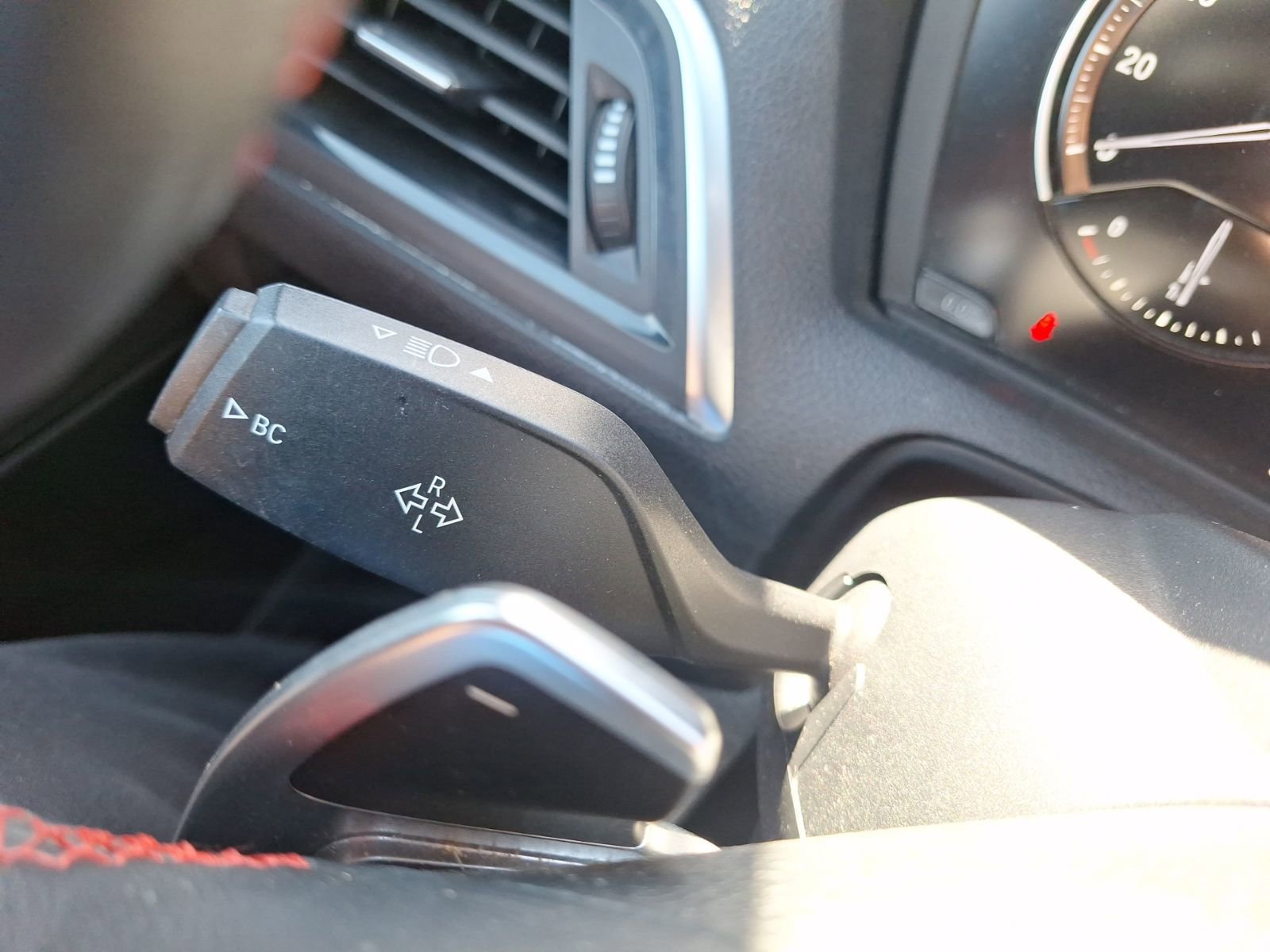 Used 2020 BMW 230i Convertible w/ Premium Package image 21