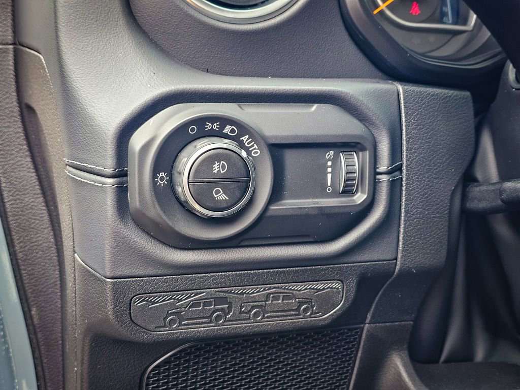 New 2026 Jeep Gladiator Sahara image 13