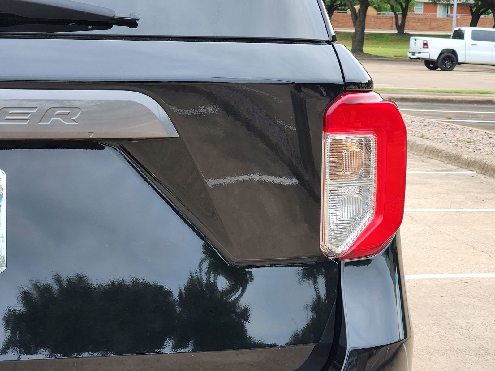 Used 2024 Ford Explorer XLT w/ Equipment Group 202A RWD image 16