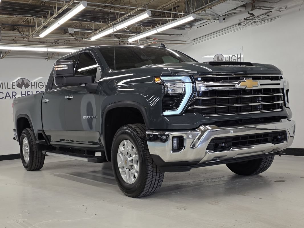 Used 2025 Chevrolet Silverado 2500 LTZ w/ LTZ Premium Package AWD/4WD image 5