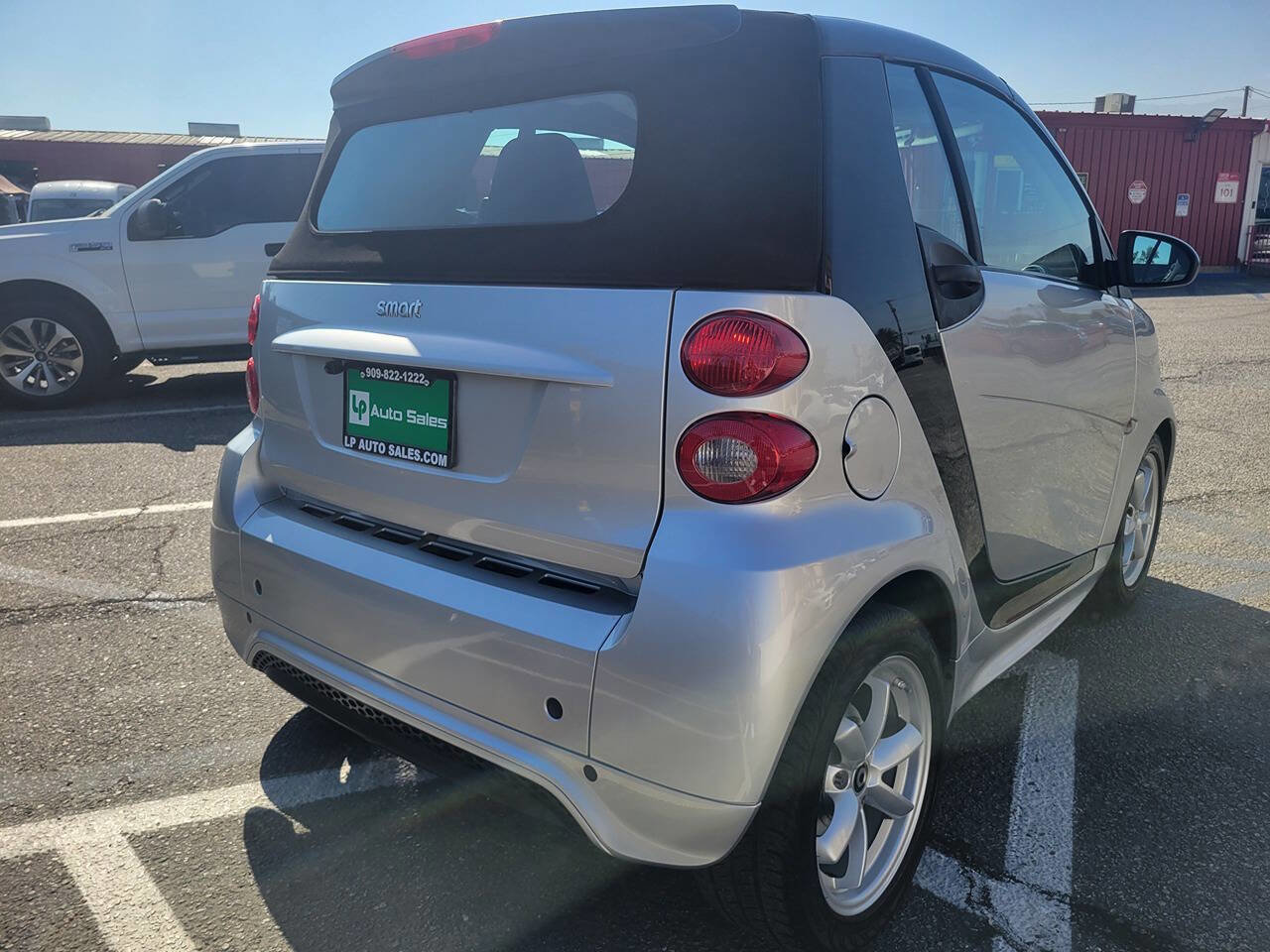 Used 2015 smart fortwo passion RWD image 5