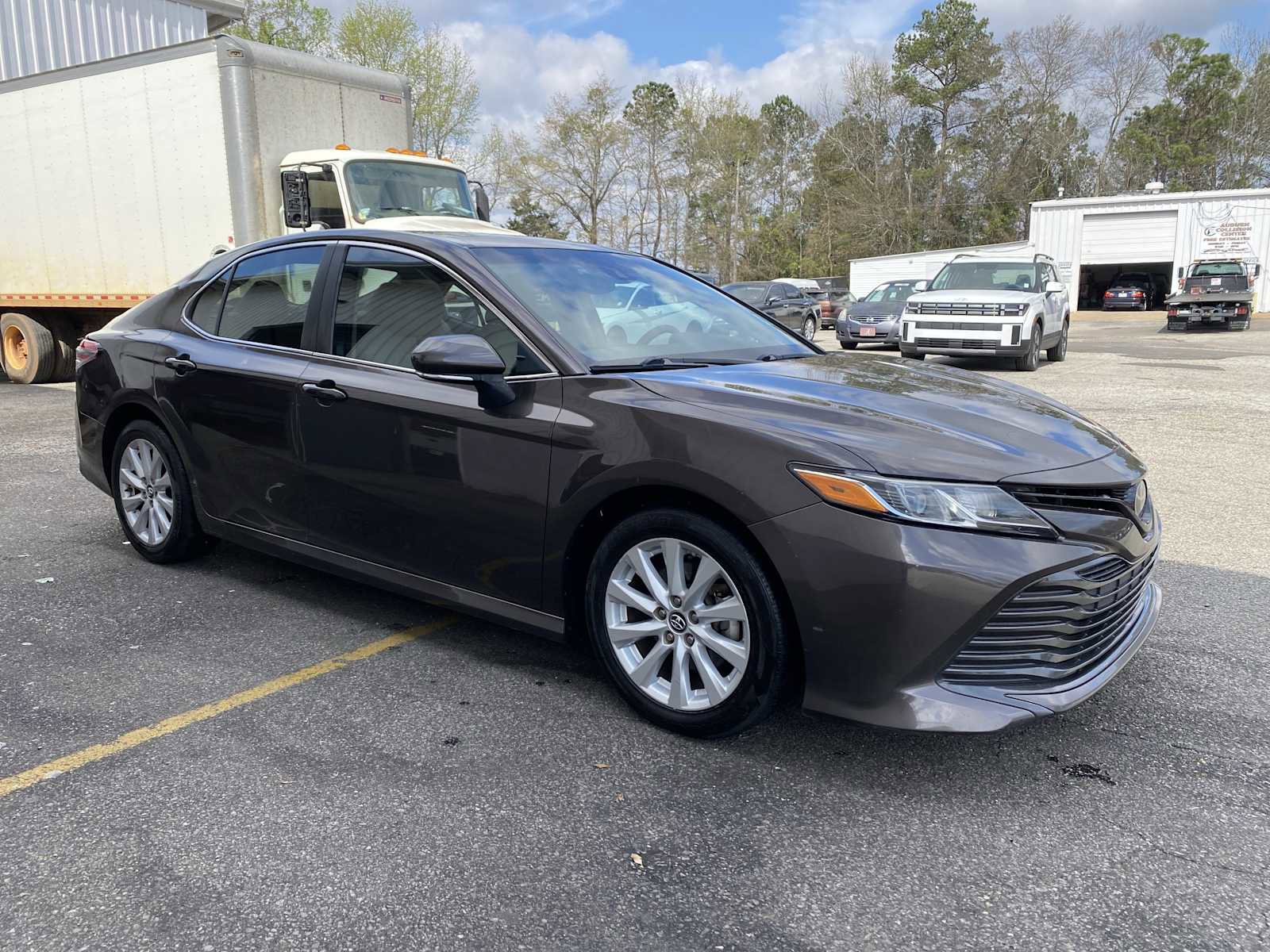 Used 2018 Toyota Camry LE w/ Moonroof Package image 2