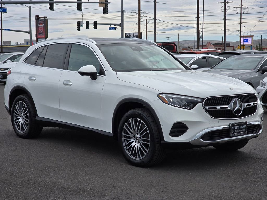 Used 2025 Mercedes-Benz GLC 300 4MATIC image 7