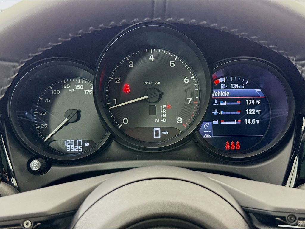 Certified 2025 Porsche Macan AWD/4WD image 16
