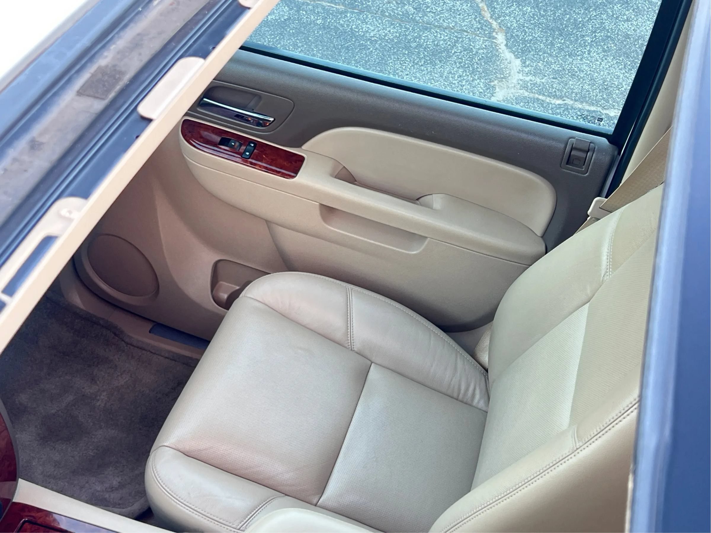 Used 2014 Chevrolet Tahoe LTZ RWD image 26