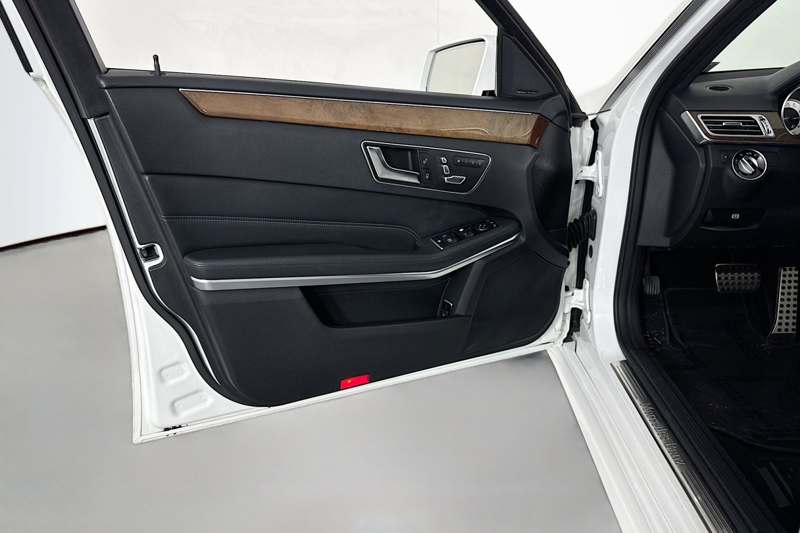 Used 2016 Mercedes-Benz E 350 Sedan image 20