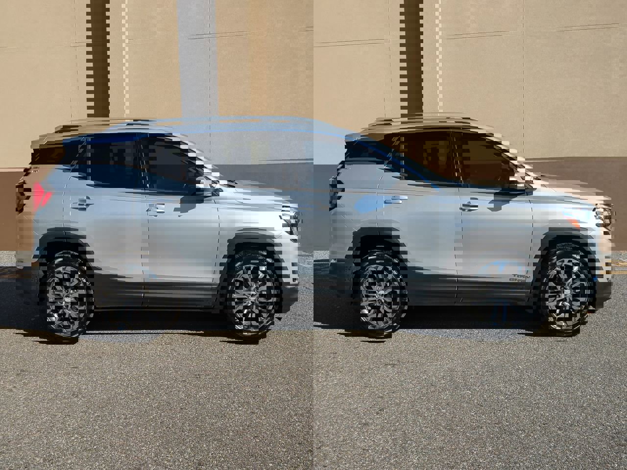 Used 2019 GMC Terrain SLT image 3