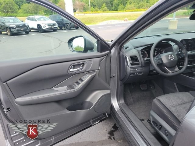 New 2026 Nissan Rogue SV w/ Cold Weather Package AWD/4WD image 9