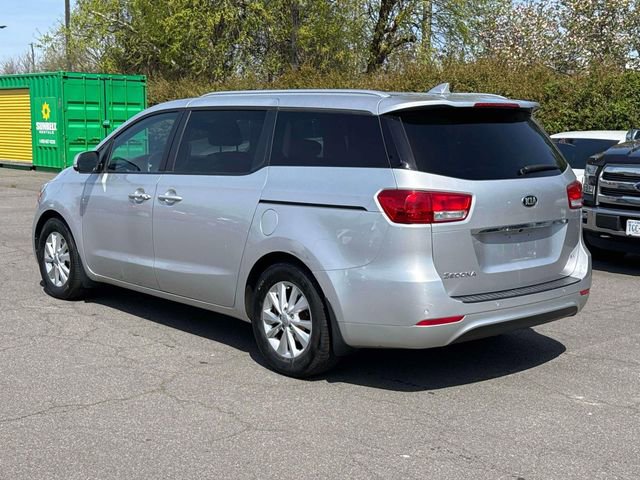 Used 2017 Kia Sedona LX w/ LX Essentials Premium Package image 4