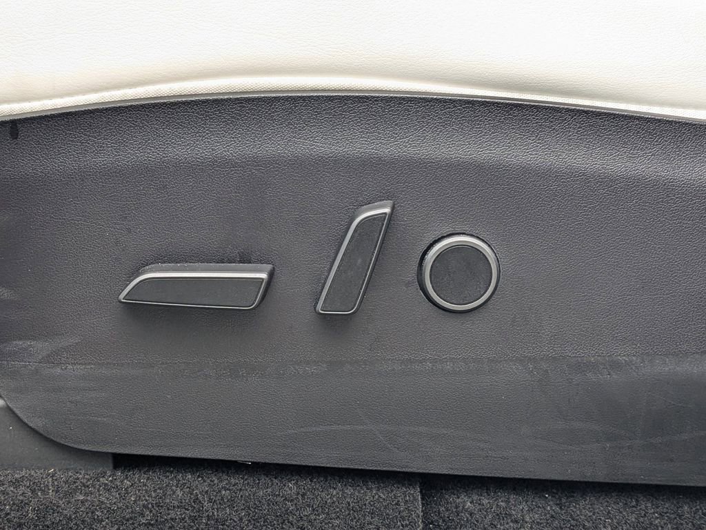 Used 2022 Tesla Model Y Long Range AWD/4WD image 17