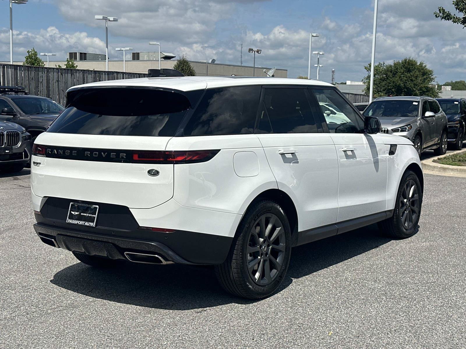 Used 2023 Land Rover Range Rover Sport SE AWD/4WD image 5