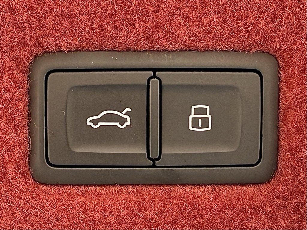 Used 2022 Lamborghini Urus image 25