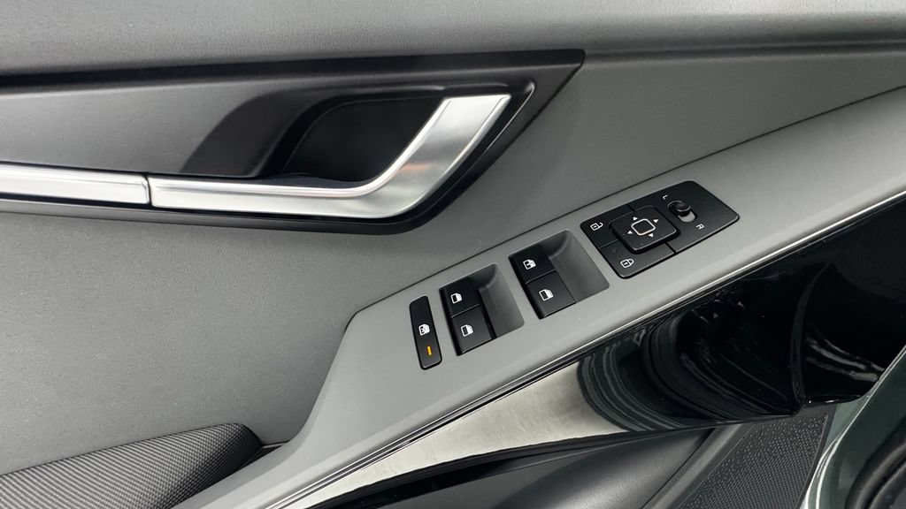 New 2026 Kia Niro EX FWD image 19