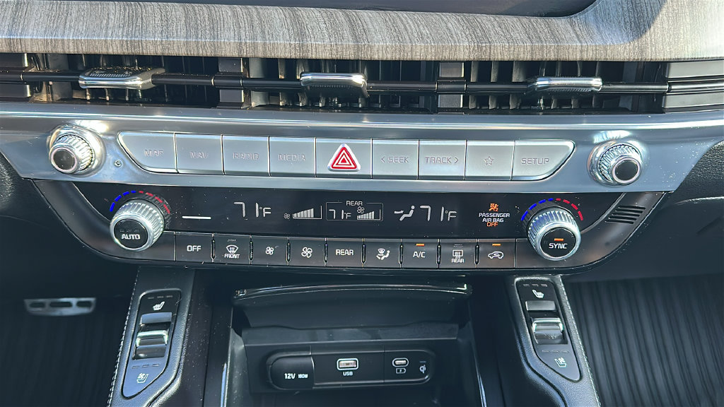 Used 2025 Kia Telluride SX w/ SX Captain's Chair Package FWD image 27