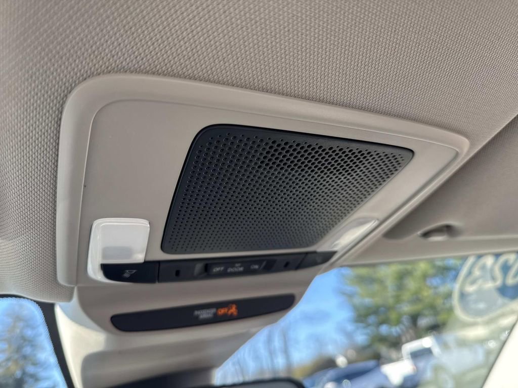 Used 2023 Honda HR-V LX image 24