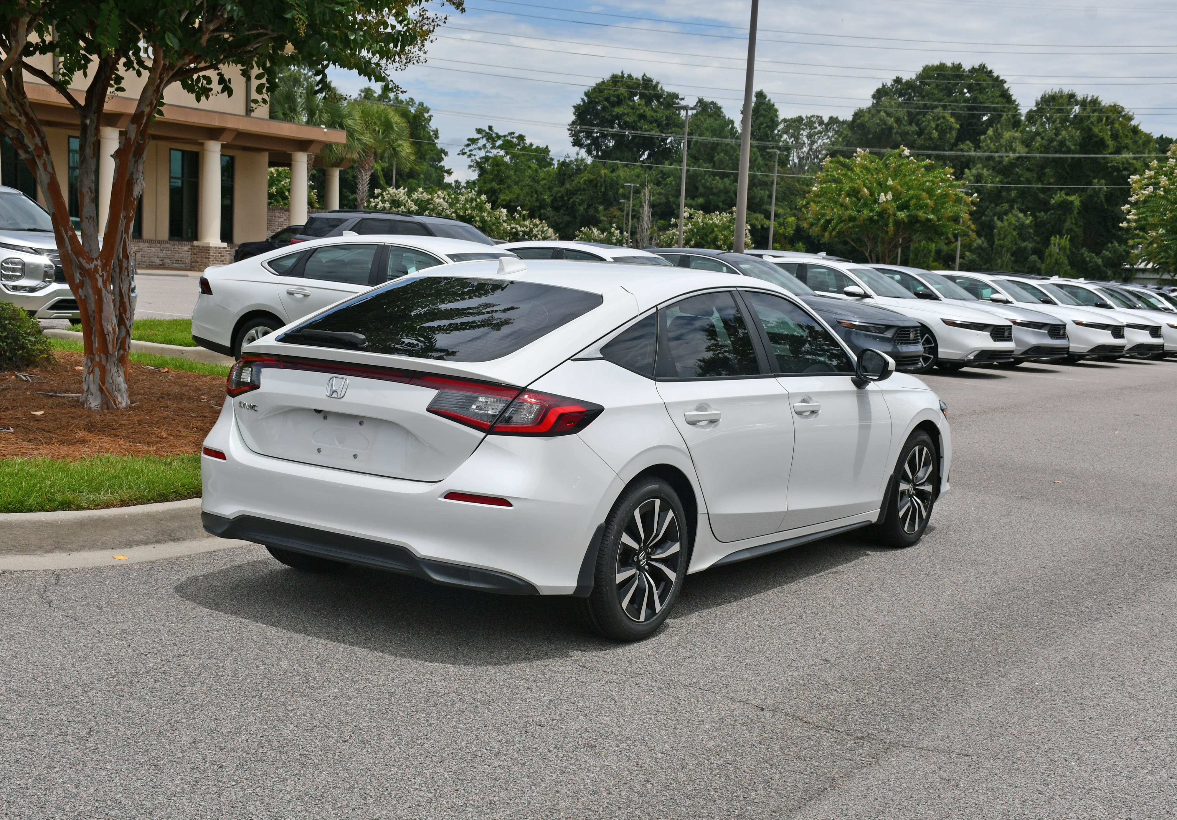 Used 2023 Honda Civic EX-L image 4