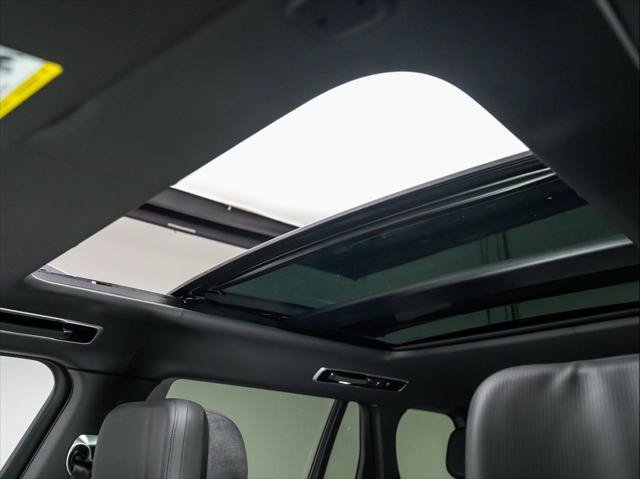 New 2026 Land Rover Range Rover SV AWD/4WD image 13