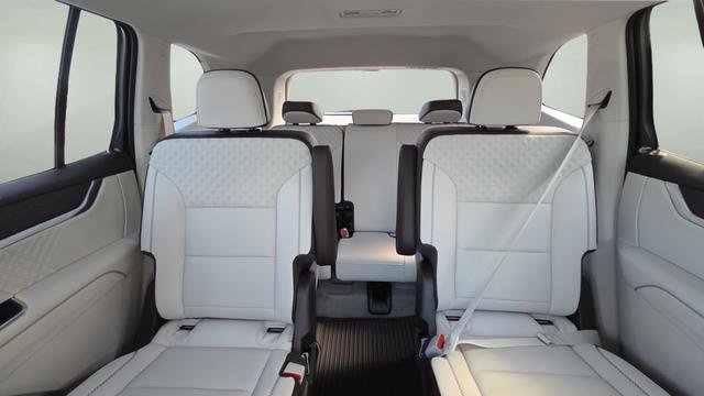 New 2026 GMC Acadia Denali w/ Super Cruise Package FWD image 31