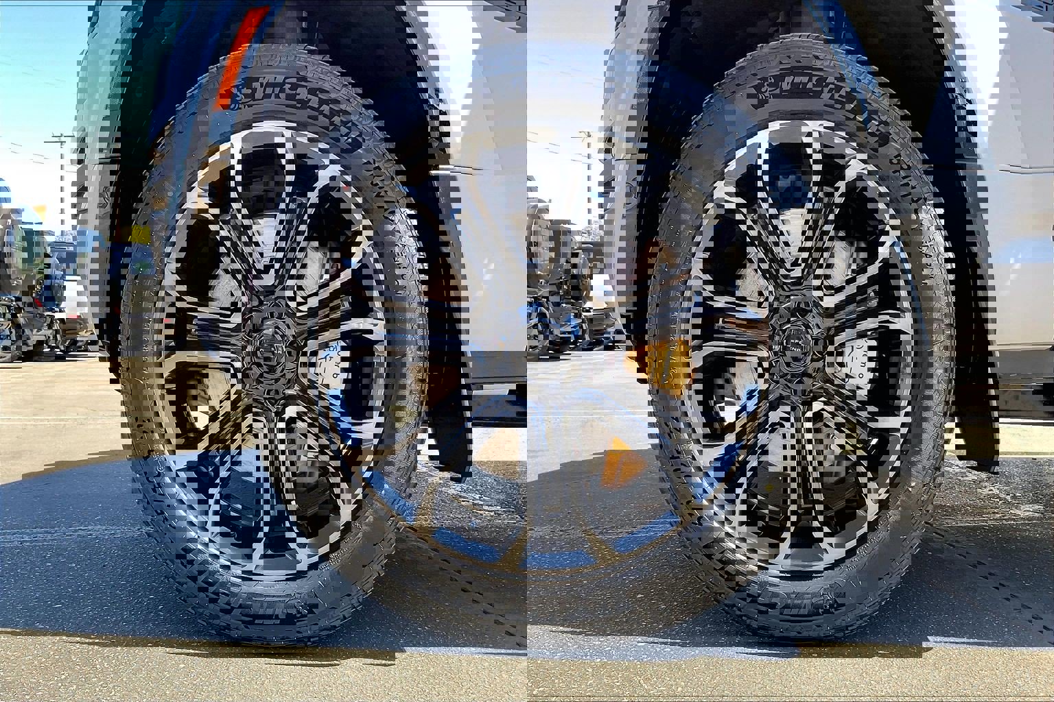 New 2026 Land Rover Defender 110 OCTA image 18