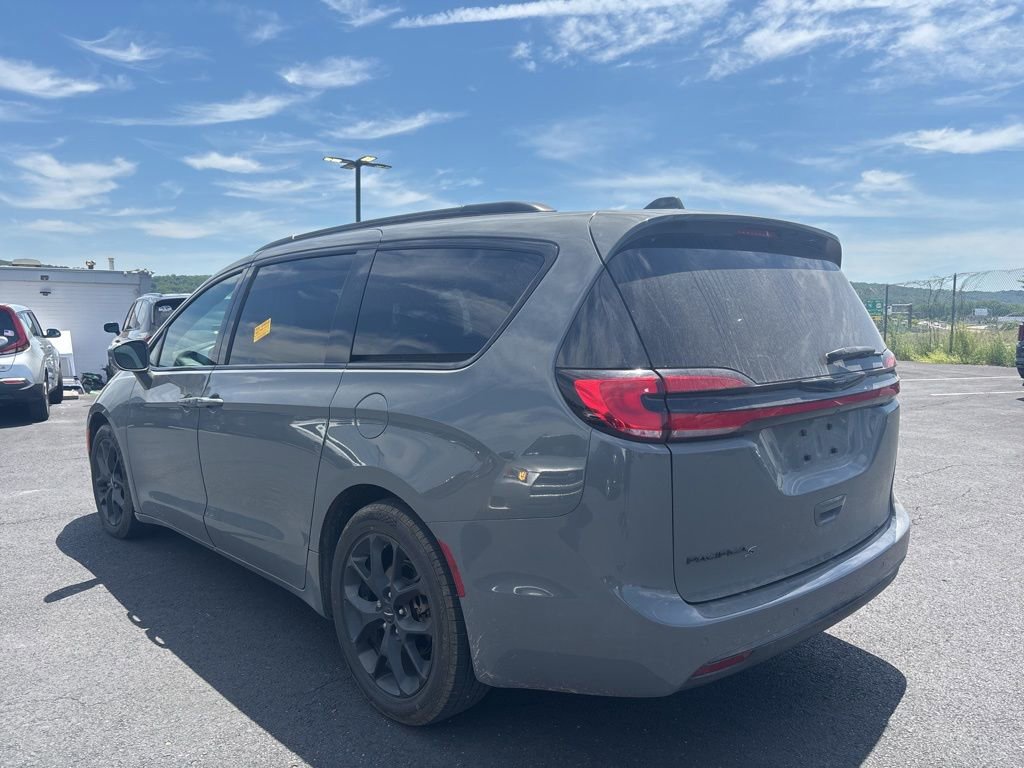 Used 2021 Chrysler Pacifica Touring-L w/ Uconnect Theater Family Group FWD image 5