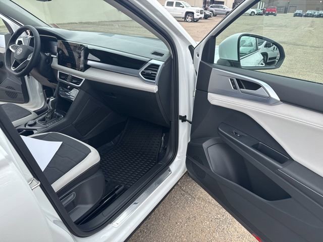 New 2025 Volkswagen Taos SE image 51