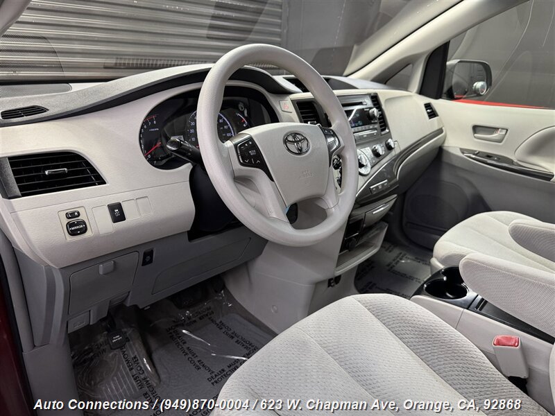 Used 2012 Toyota Sienna LE w/ Towing Pkg image 13