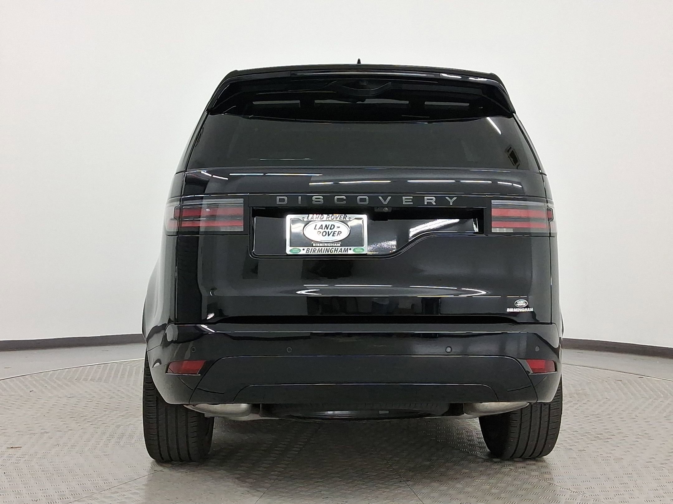 Used 2025 Land Rover Discovery Dynamic SE image 10